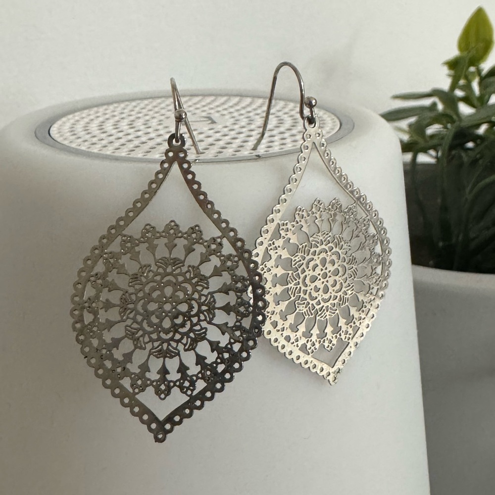 Dangle earrings